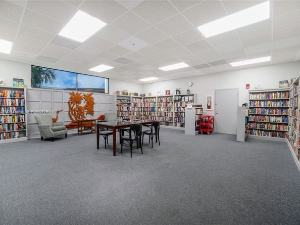 1441 W Campanelli Dr, Plantation FL 33322