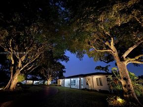 6890 Winged Foot Dr, Hialeah FL 33015