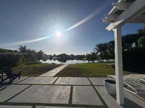 6890 Winged Foot Dr, Hialeah FL 33015