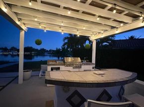 6890 Winged Foot Dr, Hialeah FL 33015