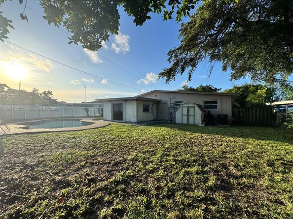 3800 SW 31st Dr, West Park FL 33023