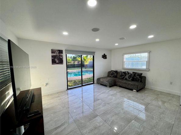 3800 SW 31st Dr, West Park FL 33023