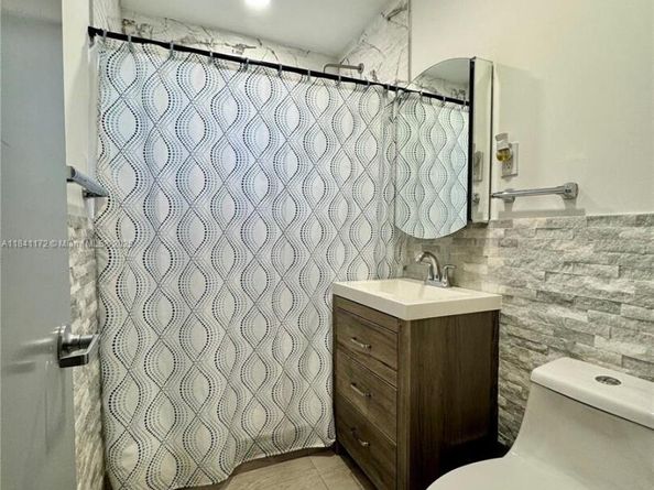 3800 SW 31st Dr, West Park FL 33023