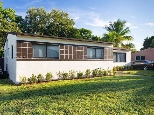 1000 NW 198th St, Miami Gardens FL 33169