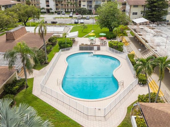 17001 NE 13th Ave 214, Miami FL 33162