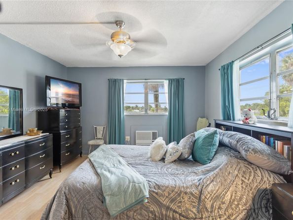 17001 NE 13th Ave 214, Miami FL 33162
