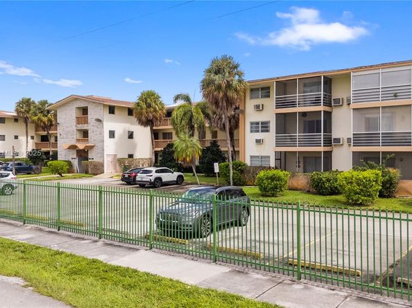 17001 NE 13th Ave 214, Miami FL 33162