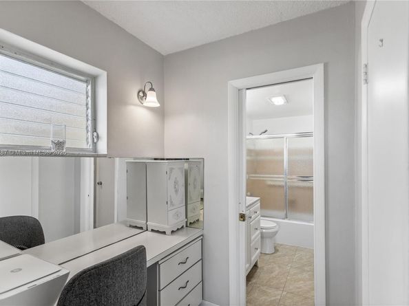 17001 NE 13th Ave 214, Miami FL 33162