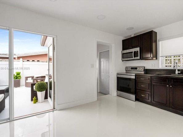 1910 NW 36th St, Oakland Park FL 33309