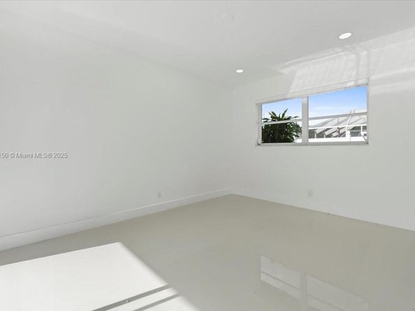 1910 NW 36th St, Oakland Park FL 33309