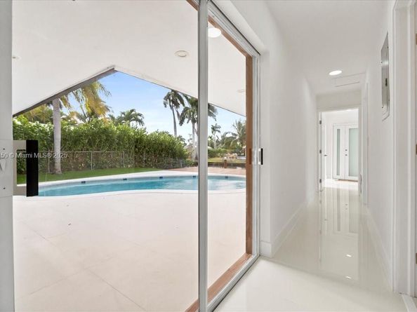 1910 NW 36th St, Oakland Park FL 33309