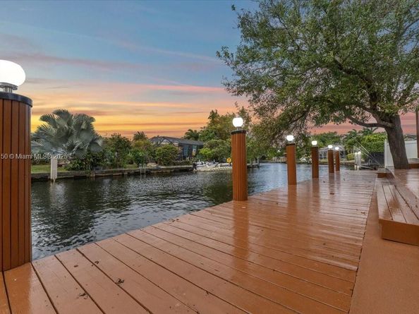 1910 NW 36th St, Oakland Park FL 33309
