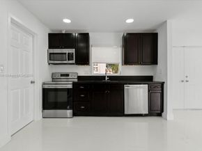 1910 NW 36th St, Oakland Park FL 33309