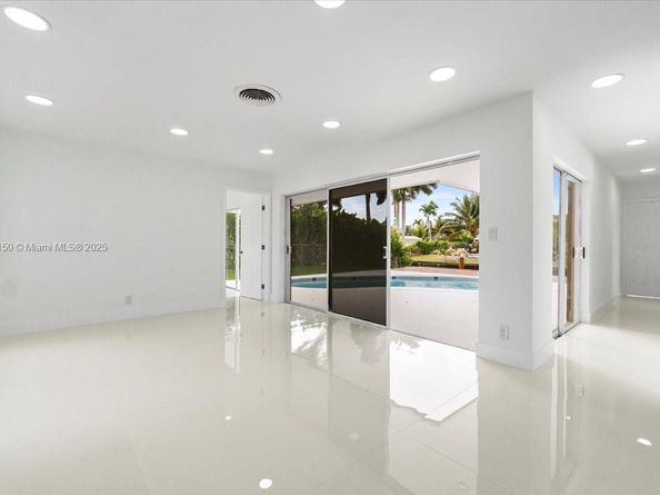 1910 NW 36th St, Oakland Park FL 33309