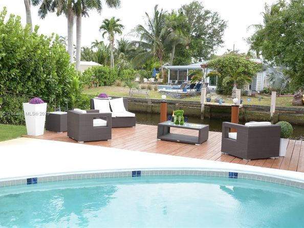 1910 NW 36th St, Oakland Park FL 33309