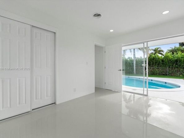 1910 NW 36th St, Oakland Park FL 33309