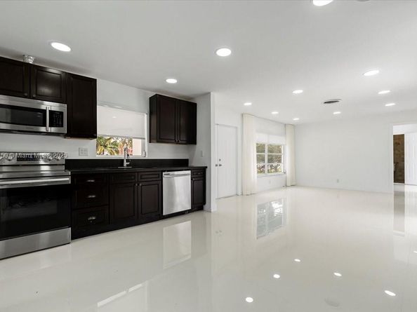 1910 NW 36th St, Oakland Park FL 33309