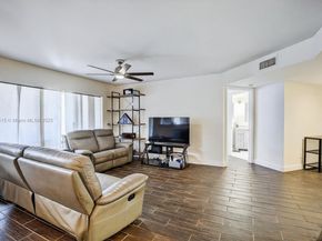 984 NW 93rd Ave 984, Plantation FL 33324