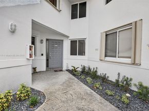 984 NW 93rd Ave 984, Plantation FL 33324