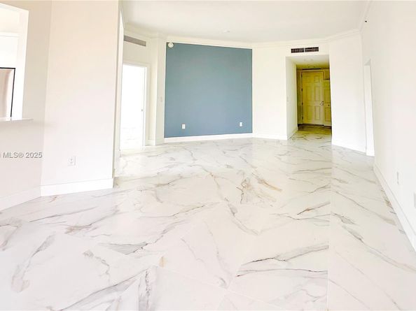 3001 NE 185th St 317, Aventura FL 33180