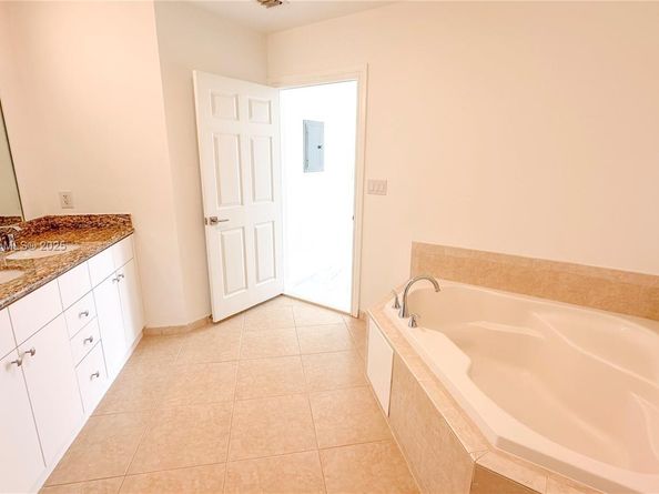 3001 NE 185th St 317, Aventura FL 33180