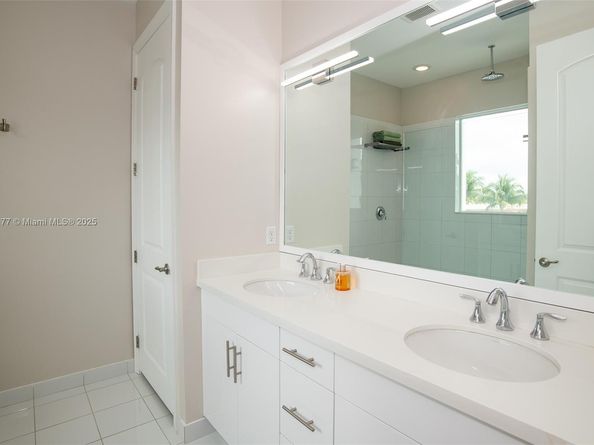 2900 NE 12th Ter 14, Oakland Park FL 33334