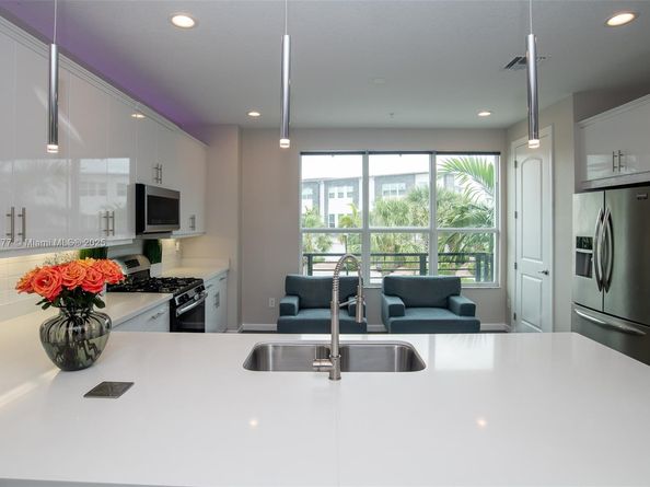 2900 NE 12th Ter 14, Oakland Park FL 33334