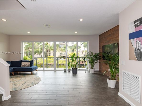 2900 NE 12th Ter 14, Oakland Park FL 33334