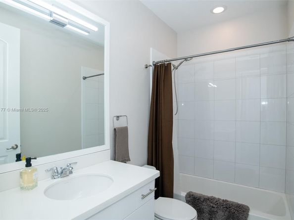 2900 NE 12th Ter 14, Oakland Park FL 33334