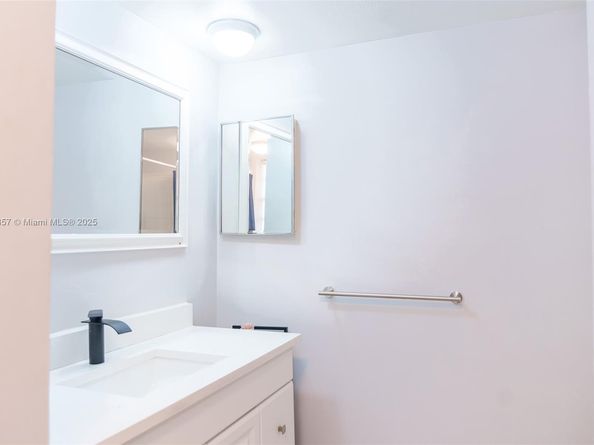 3500 Blue Lake Dr 102, Pompano Beach FL 33064