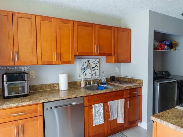 3500 Blue Lake Dr 102, Pompano Beach FL 33064