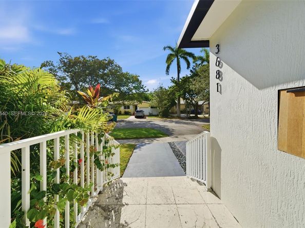 3681 SW 21st St, Miami FL 33145