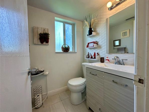 8091 NW 12th St A, Margate FL 33063