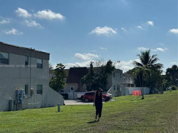 8091 NW 12th St A, Margate FL 33063