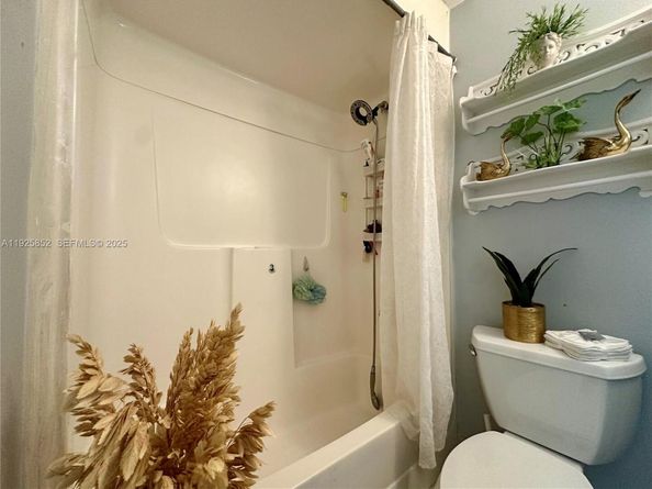 8091 NW 12th St A, Margate FL 33063