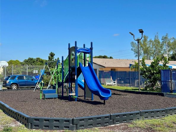 8091 NW 12th St A, Margate FL 33063