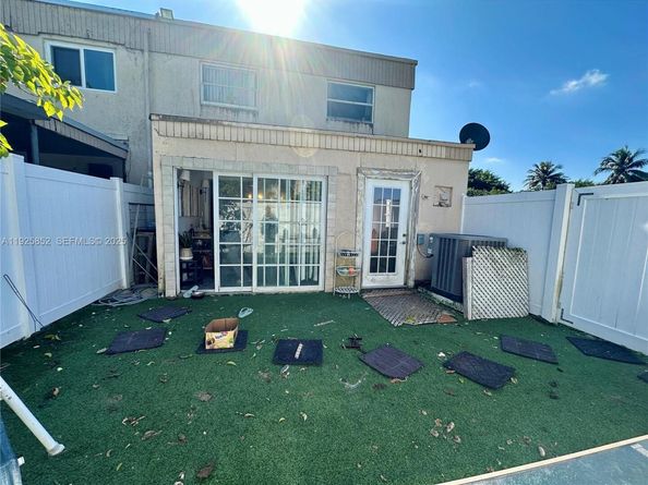 8091 NW 12th St A, Margate FL 33063