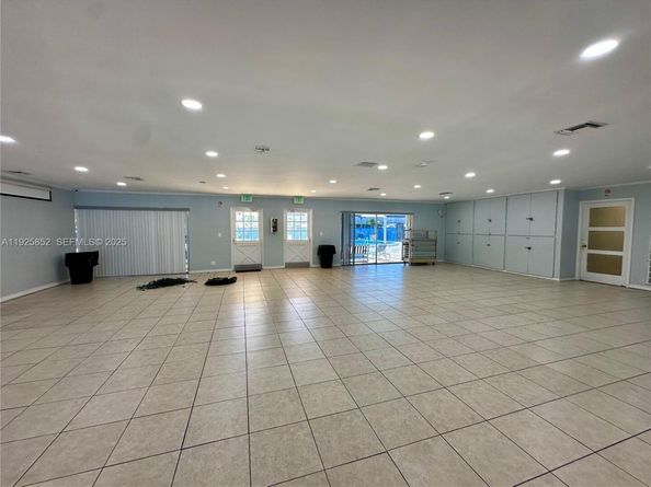 8091 NW 12th St A, Margate FL 33063