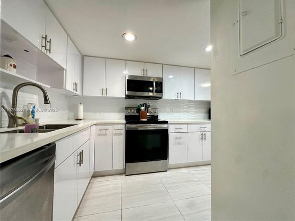 8091 NW 12th St A, Margate FL 33063