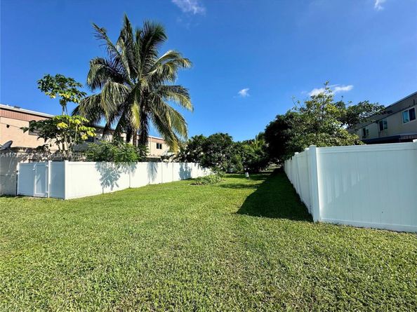 8091 NW 12th St A, Margate FL 33063