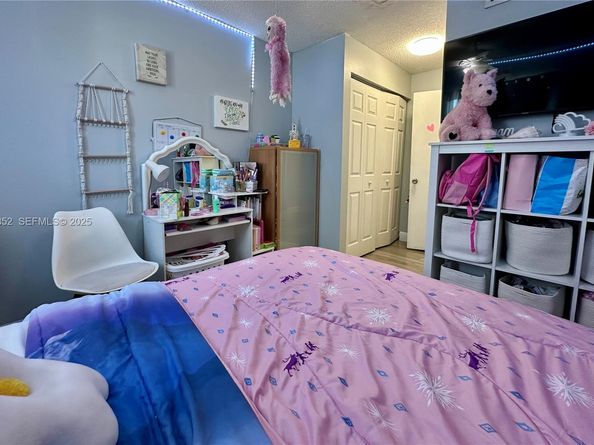 8091 NW 12th St A, Margate FL 33063