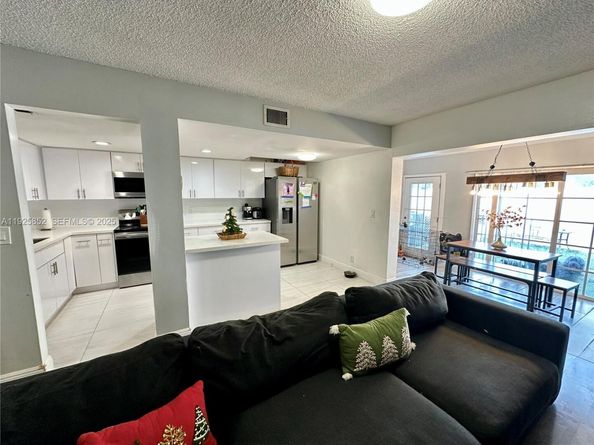 8091 NW 12th St A, Margate FL 33063