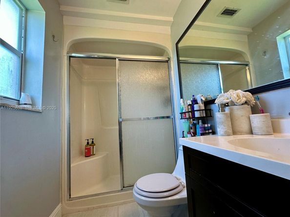 8091 NW 12th St A, Margate FL 33063