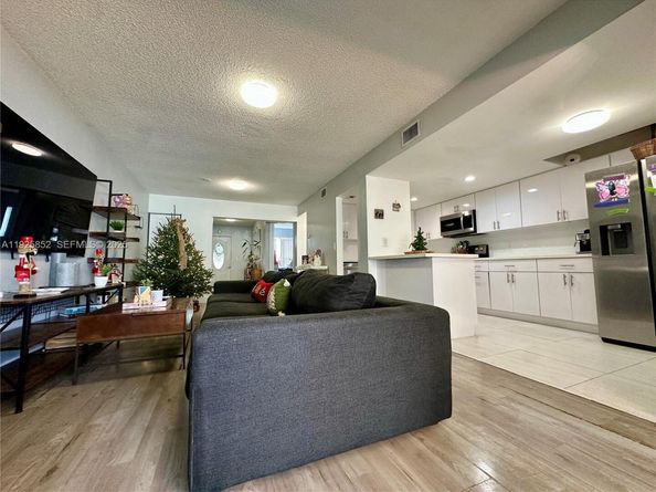 8091 NW 12th St A, Margate FL 33063