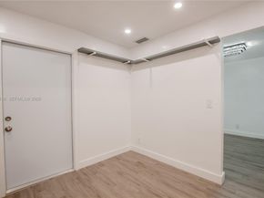 300 S Luna Ct 2, Hollywood FL 33021