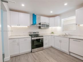 300 S Luna Ct 2, Hollywood FL 33021