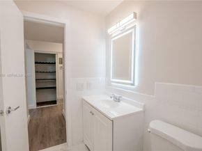 300 S Luna Ct 2, Hollywood FL 33021