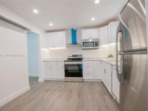 300 S Luna Ct 2, Hollywood FL 33021