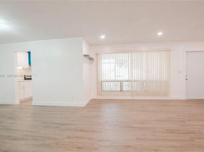 300 S Luna Ct 2, Hollywood FL 33021