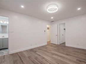 300 S Luna Ct 2, Hollywood FL 33021